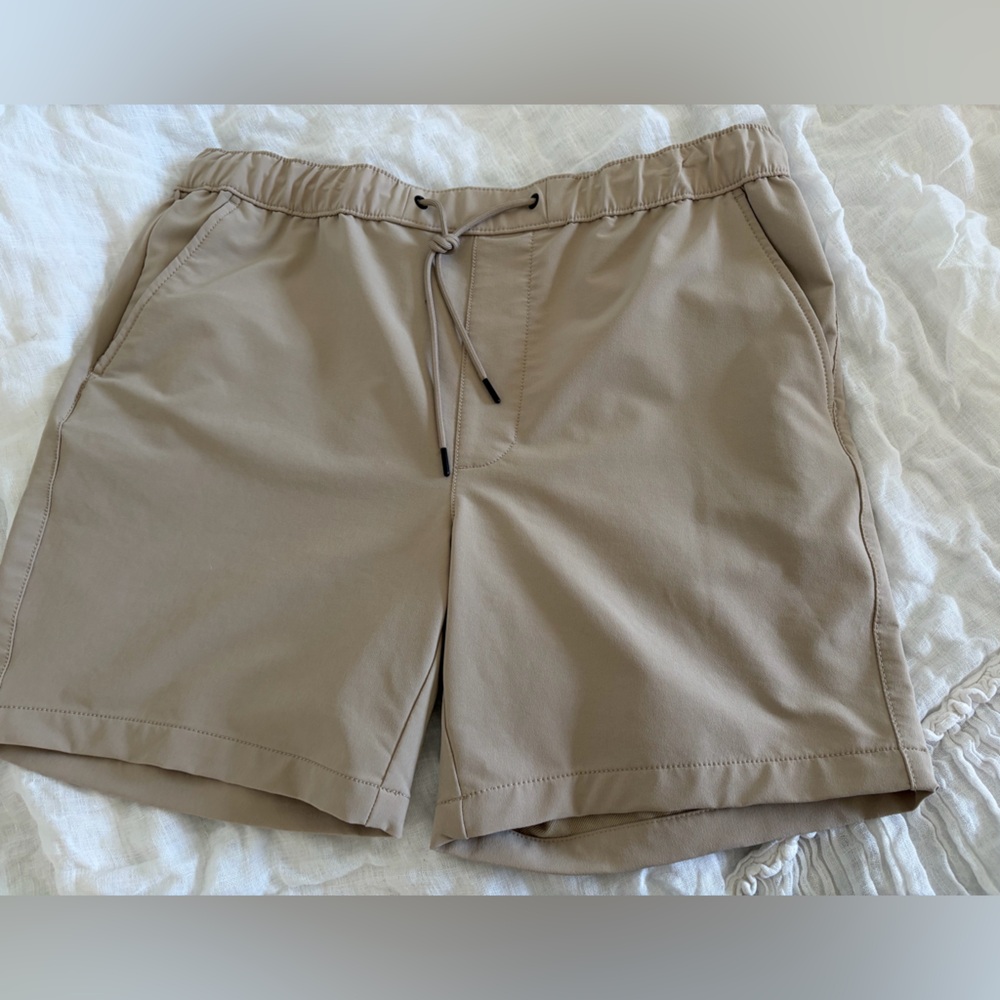 Goodiefellow & Co Men's Athletic Tan Shorts